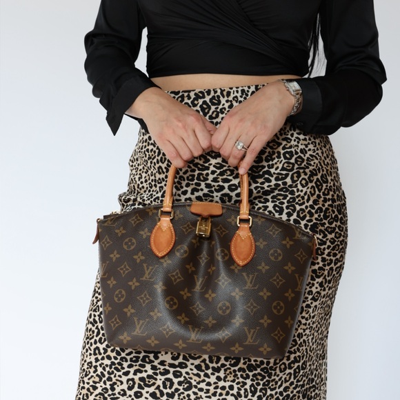 Authentic Louis Vuitton used for a week. - Picture 7 of 7